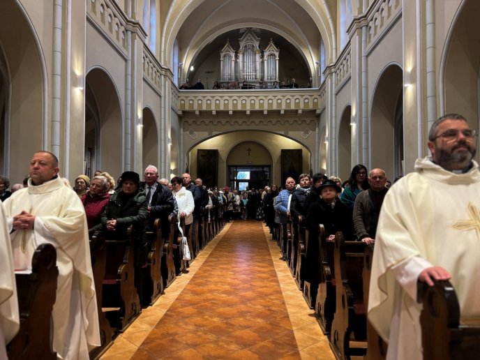 Сотні вірян прийшли на урочисту Месу