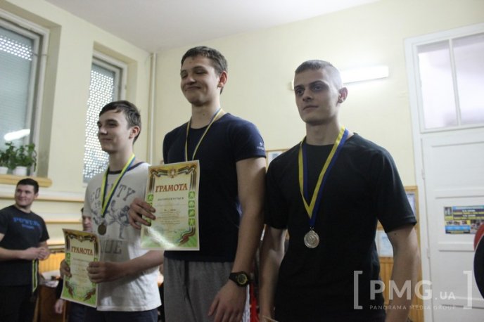У Мукачеві відбувся святковий турнір з класичного жиму лежачи – 15