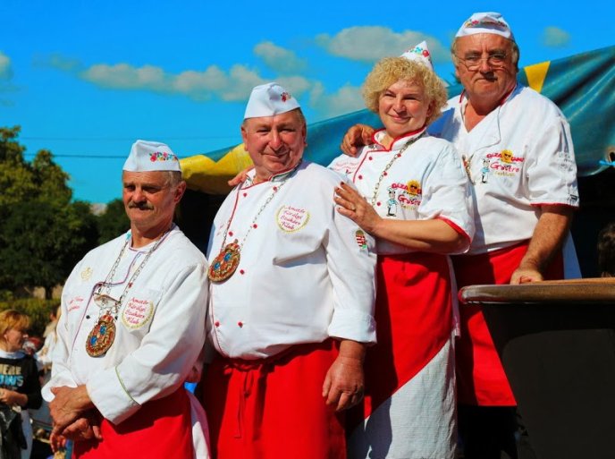 Для того, щоб приготувати на BEREG FEST рекордну кількість боґрачу пішло 8 поросят та одне теля (ФОТО) – 10