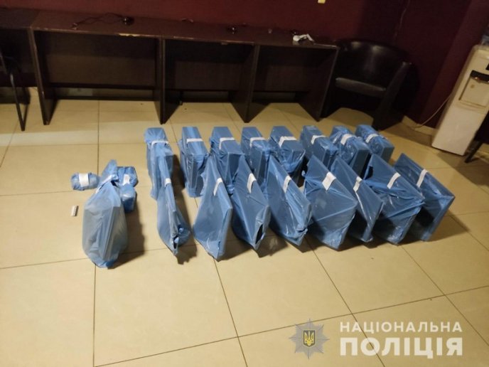 Поліція навідалась у два ігрові заклади – 06
