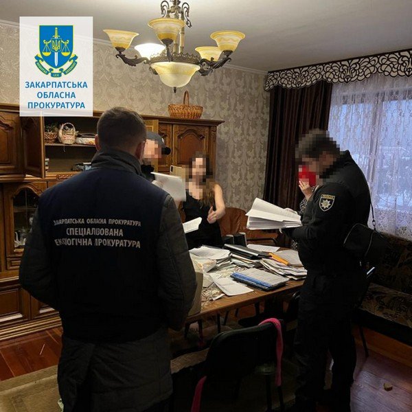 Закарпатській чиновниці повідомили про підозру – 01