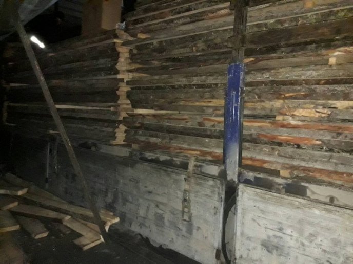 У вантажівці знайшли контрабанду на 1,5 мільйони – 02