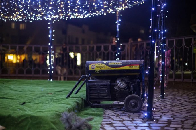 У Мукачеві засвітили вогні на головній ялинці міста – 05