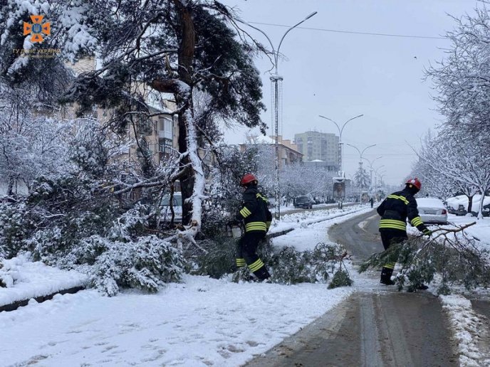 Рятувальники показали наслідки негоди в Ужгороді – 04