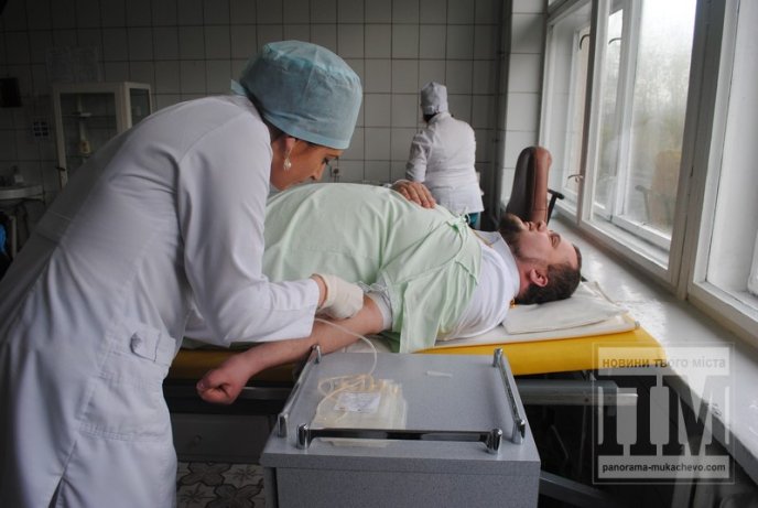 Священнослужителі УПЦ КП здали свою кров для закарпатських бійців АТО (ФОТО) – 02