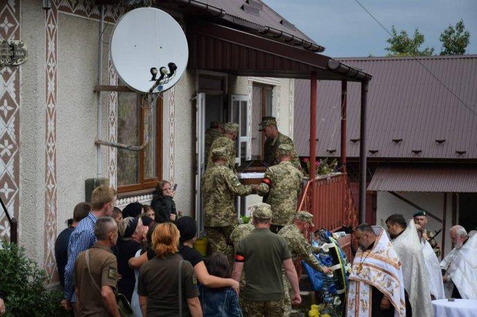 На Ужгородщині провели в останню путь захисника – 02 На Ужгородщині провели в останню путь захисника – 02