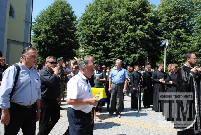 "Герої не вмирають!"У Мукачеві попрощалися з Вільгельмом Штольцелем, полеглим під Зеленопіллям (ФОТО) – 16