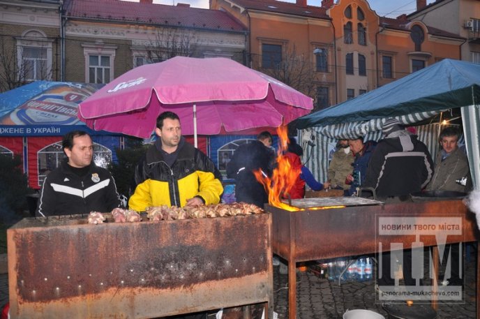 Цьогоріч “Червене вино” в першу чергу нагадує фестиваль шашлику, а вже потім вина – турист із Німеччини (ФОТОРЕПОРТАЖ) – 24