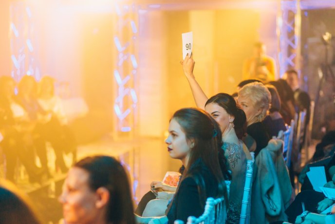 Мода заради життя: на Закарпатті відбувся ІІІ-й благодійний показ мод дизайнерки Роксолани Новак – 84