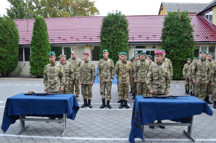 Прикордонники привітали вихованців військового ліцею зі святом – 06