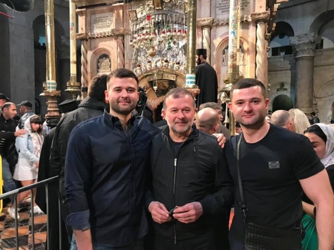 Андрій Балога з батьком і братом відправилися в Єрусалим – 02