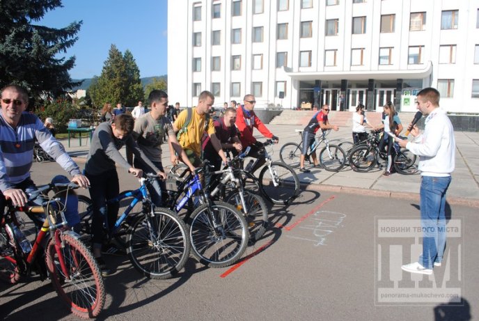 Велолюбителі Мукачева "прокатались" історичними місцями міста (ФОТО) – 13