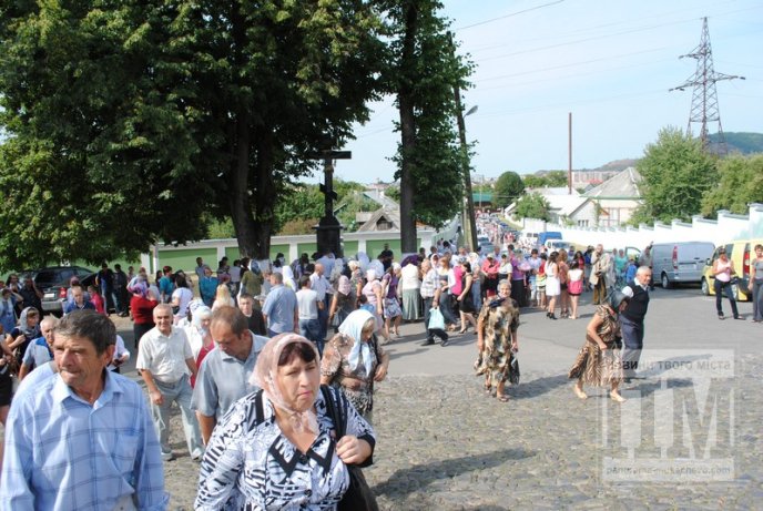 Тисячі вірників прийшли помолитись до мукачівського Свято-Миколаївського жіночого монастиря (ФОТО) – 07 Тисячі вірників прийшли помолитись до мукачівського Свято-Миколаївського жіночого монастиря (ФОТО) – 07