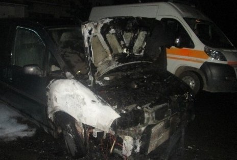 У Мукачеві уночі підпалили автомобіль – 02