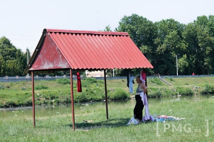 Рятуючись від спеки, мукачівці окупували Латорицю – 15