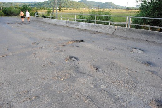 Чинадіївський міст – випробування для автомобілістрів (ФОТО) – 06 Чинадіївський міст – випробування для автомобілістрів (ФОТО) – 06