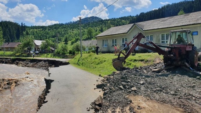 Водою несло курей, поросят: закарпатці розповіли про страшну негоду – 04