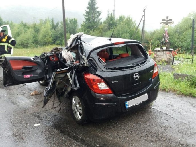 Сім’я з малими дітьми потрапила в жахливу ДТП. Загинув чоловік – 04 Сім’я з малими дітьми потрапила в жахливу ДТП. Загинув чоловік – 04