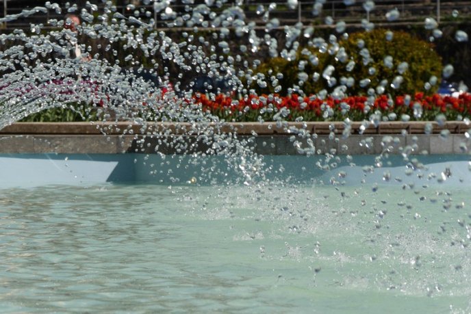 В Ужгороді на площі Поштовій запрацював фонтан – 04