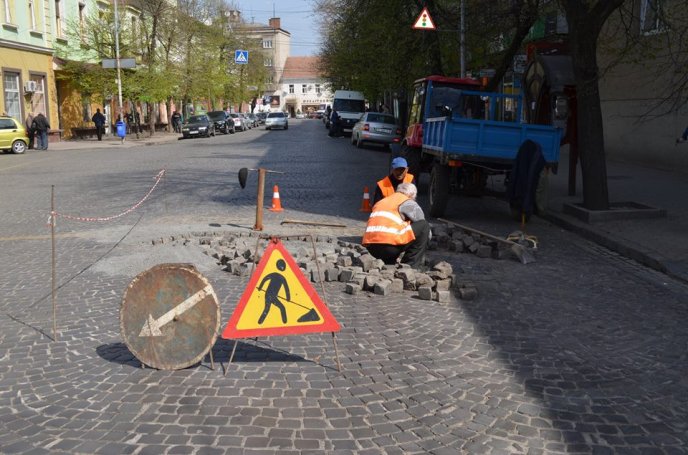 Мукачівські комунальники розпочали ремонт вулиці Ярослава Мудрого – 02
