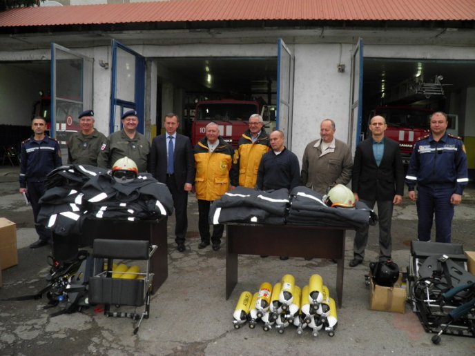 Австрійські благодійники подарували закарпатським рятувальникам бойове спорядження – 02