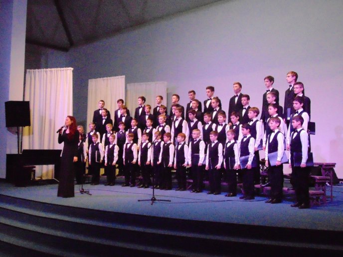 У Мукачеві відбувся ювілейний концерт Володимира Волонтира – 05