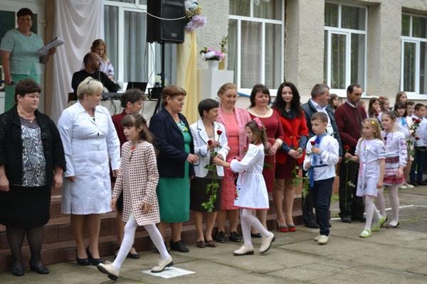Одна зі шкіл Тячівщини відзначила 70-ліття – 11