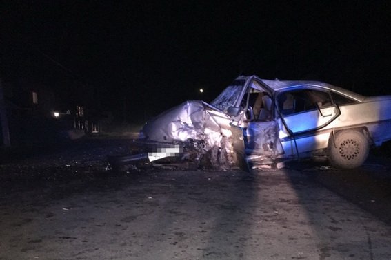 Поліція опублікувала фото з місця аварії, у якій постраждало декілька людей – 02