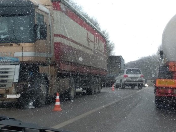 На трасі "Київ-Чоп" зіткнулися 4 машини. За кермом однієї з них була закарпатка – 03