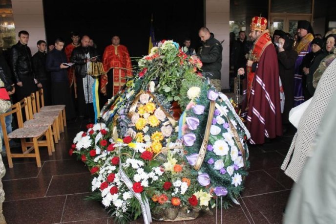 Ужгородці прощаються із загиблим бійцем 128-ої бригади Давидом Гамсахурдією – 04