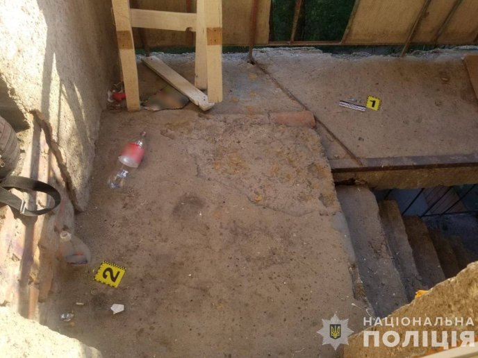 Правоохоронці затримали чоловіка, який кинув гранату з 3 поверху – 01