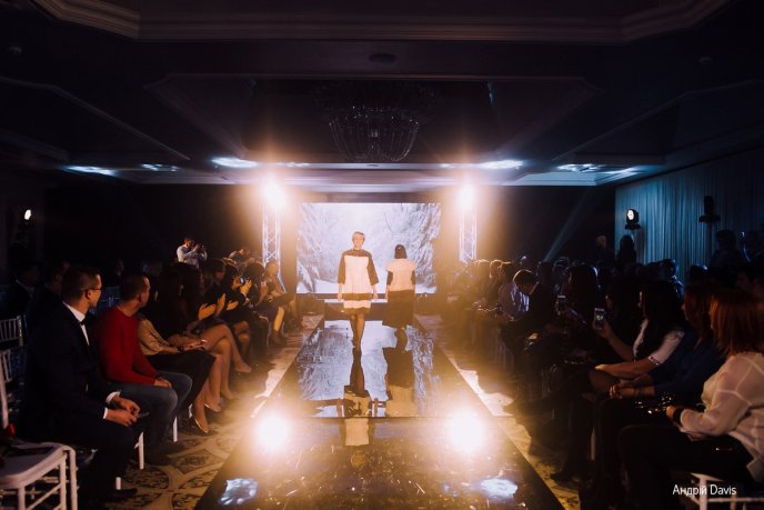 Мода заради життя: на Закарпатті відбувся ІІІ-й благодійний показ мод дизайнерки Роксолани Новак – 176