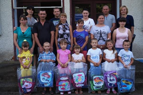 Першокласникам подарували рюкзаки зі шкільним приладдям – 05