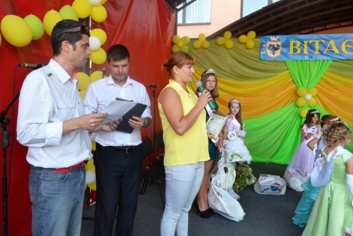 У Тячеві визначили найгарнішу дівчину міста – 09