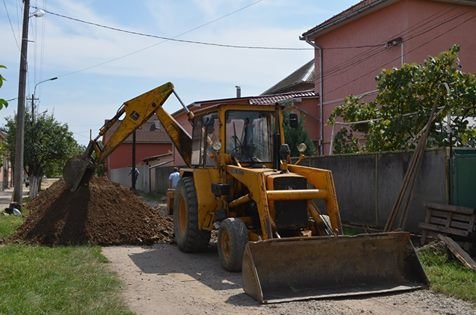 На п’яти вулицях Мукачева будують нову каналізацію – 01