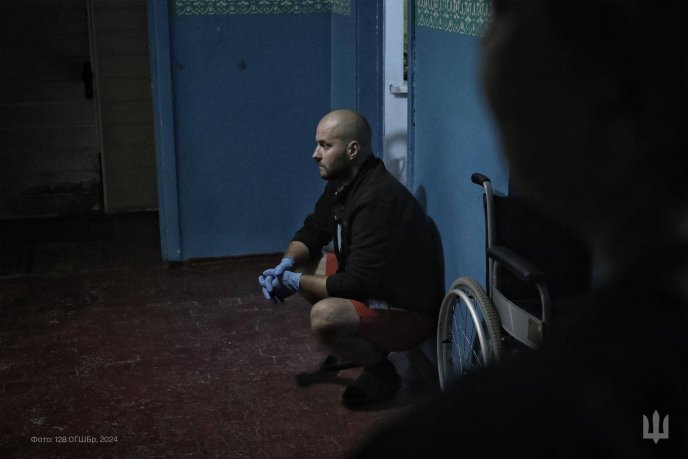 Тут рятують життя воїнів: 128 бригада показала фото зі стабілізаційного пункту – 02 Тут рятують життя воїнів: 128 бригада показала фото зі стабілізаційного пункту – 02