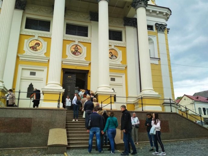 В Ужгород привезли мощі одного з найбільших святих XX століття – 02