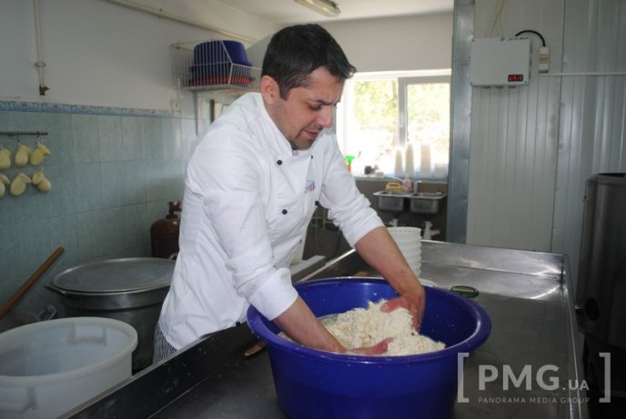 У Ракошині виготовляють сир за справжніми європейськими рецептами – 08 У Ракошині виготовляють сир за справжніми європейськими рецептами – 08