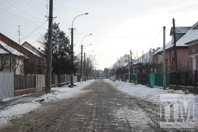Мукачівські комунальники так і залишили частину вулиць міста неприбраними від снігу (ФОТО) – 07 Мукачівські комунальники так і залишили частину вулиць міста неприбраними від снігу (ФОТО) – 07