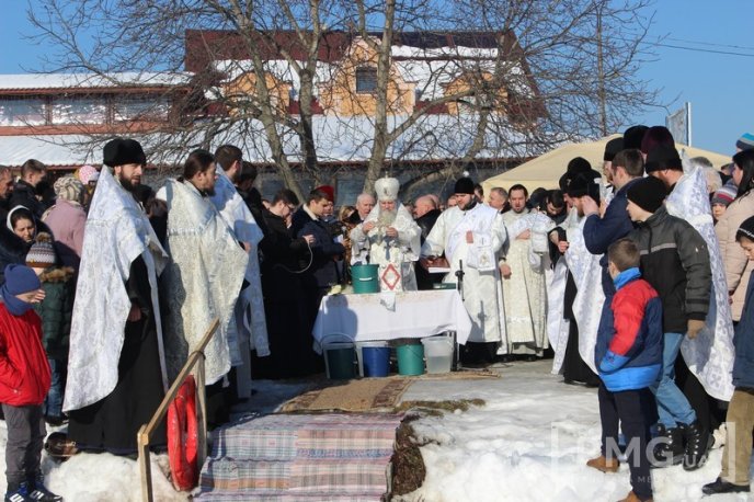 Владика Феодор освятив у Мукачеві воду в річці Латориця – 11