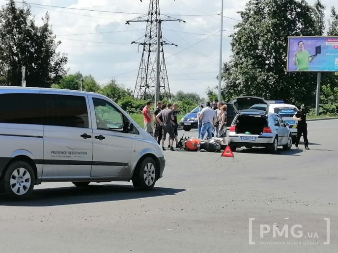 У Мукачеві сталась аварія: рух ускладнено – 02