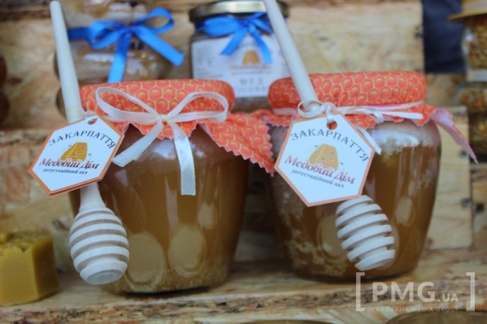 Сьогодні у Мукачеві стартував фестиваль "Червене вино" – 11