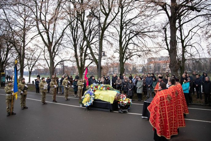 На Закарпатті поховали військового, який загинув у бою біля міста Соледар – 04