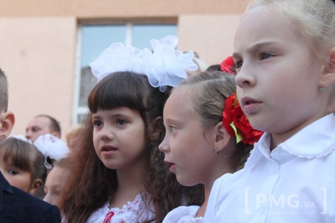 НВК "Гармонія" урочисто відзначила свято Першого вересня лінійкою у вишиванках – 24