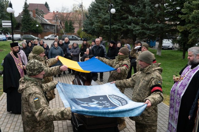 В обласному центрі поховали військового, який загинув минулого тижня на полі бою – 05
