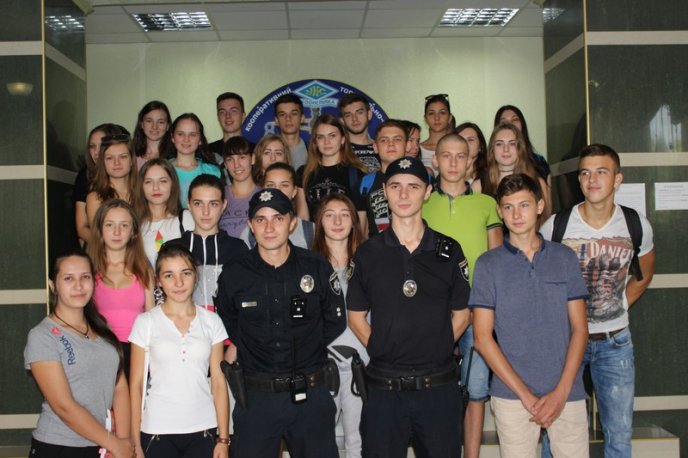 Мукачівські студенти зустрілись із патрульними поліцейськими – 12