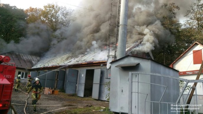 Над Ужгородом стовпи диму: у мікрорайоні Шахта горять складські приміщення – 01