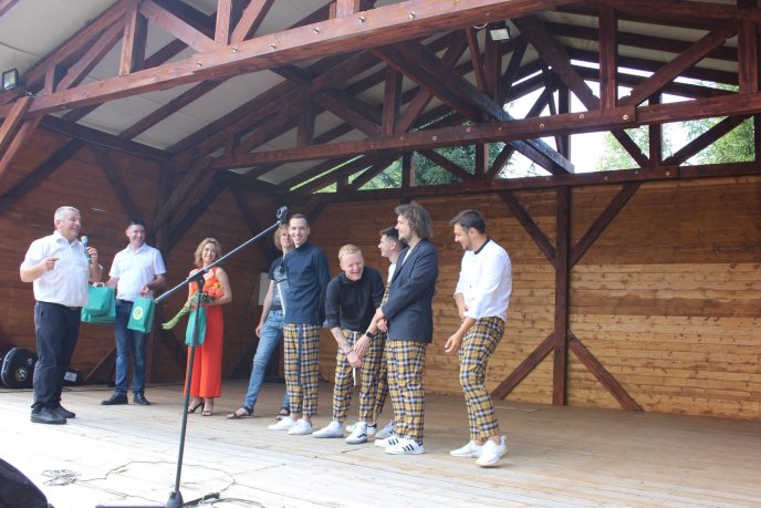 На Закарпаття приїхали зірки естради – 06