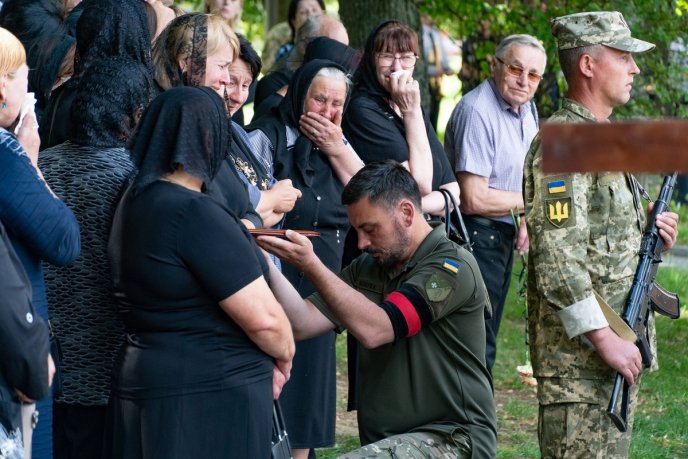 На Закарпатті поховали військового, який повернувся з-за кордону, щоб захищати Україну – 06