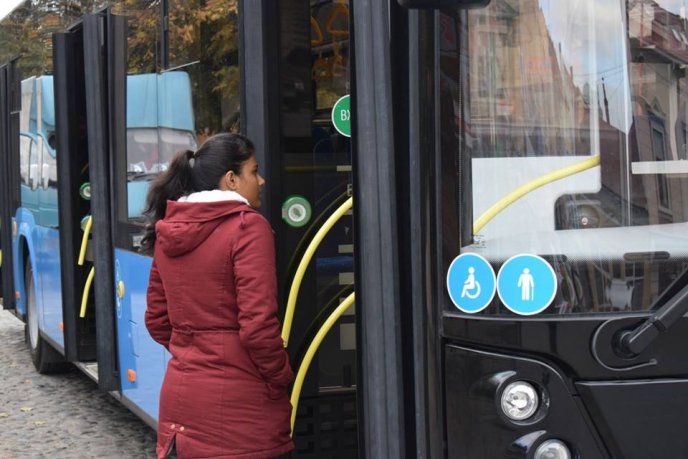 Сьогодні вулицями Ужгорода почали курсувати нові автобуси – 14